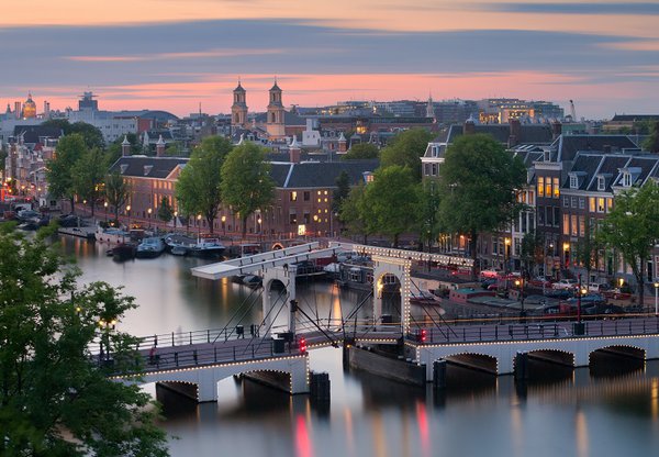 Amsterdam-Magere-Brug-image-1.jpg