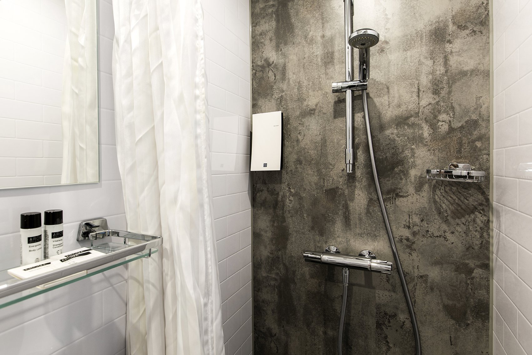 LANCASTER HOTEL AMSTERDAM SINGLE BATHROOM 1